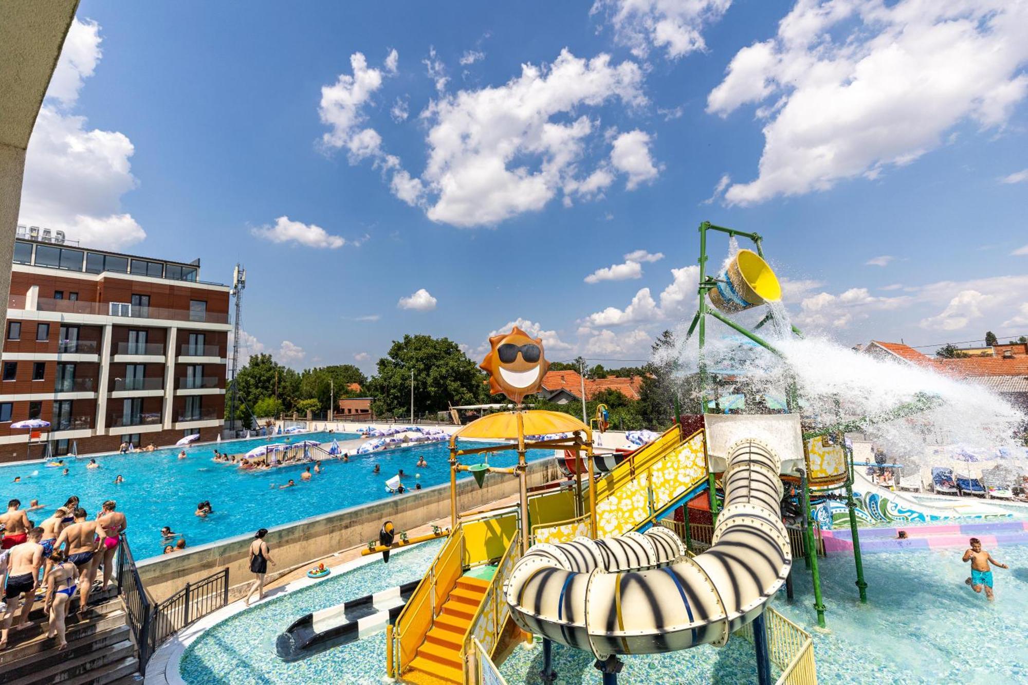 Garni Hotel Hollywoodland Wellness & Aquapark Belgrade Exterior photo